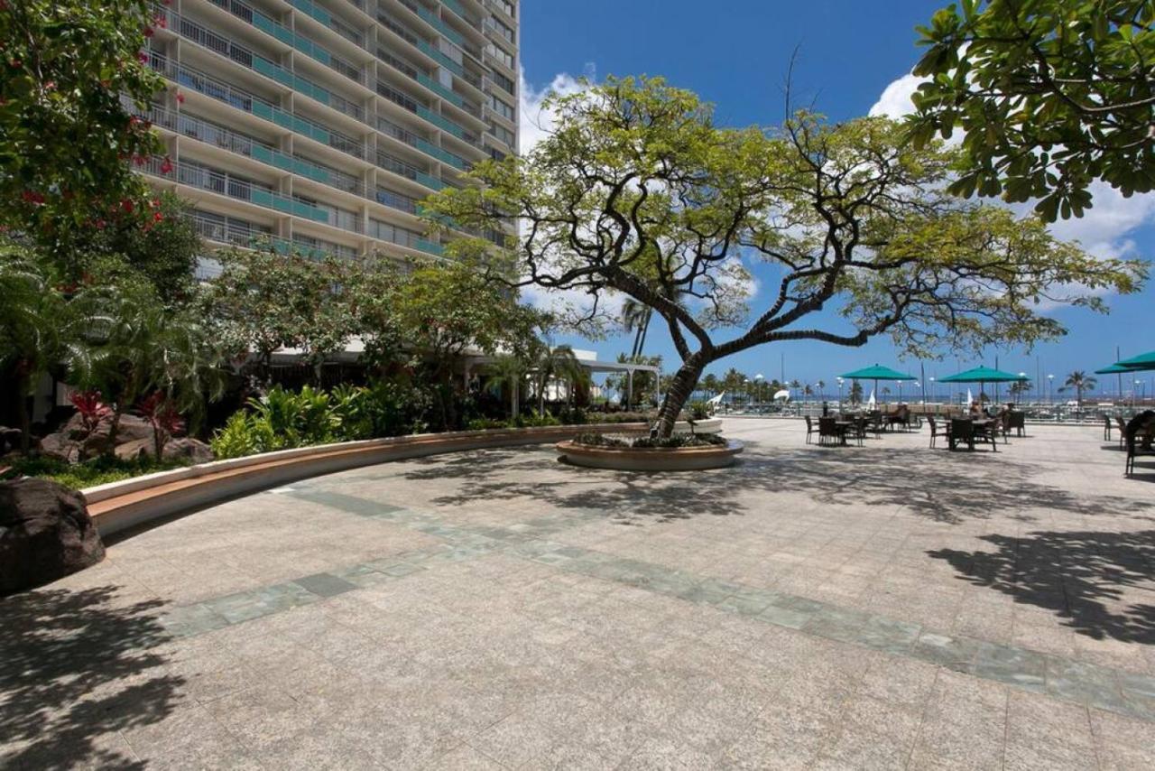 Ilikai Apt 308 - Spacious Studio With Stunning Ocean & Harbor Views Honolulu Luaran gambar